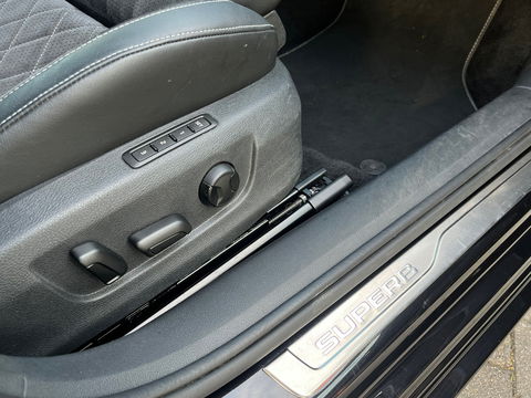 Škoda Superb Combi 1.5 TSI ACT Sportline 218PK|Pano|Memory|ACC|Carplay|Pdc|DCC|Ambient Light|DAB