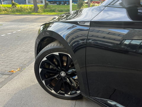 Škoda Superb Combi 1.5 TSI ACT Sportline 218PK|Pano|Memory|ACC|Carplay|Pdc|DCC|Ambient Light|DAB
