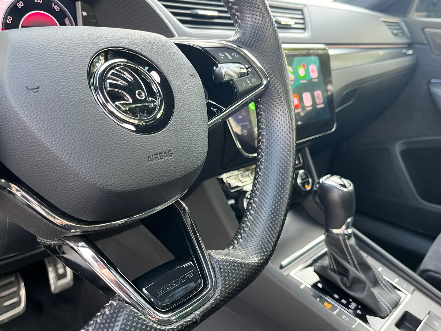 Škoda Superb Combi 1.5 TSI ACT Sportline 218PK|Pano|Memory|ACC|Carplay|Pdc|DCC|Ambient Light|DAB