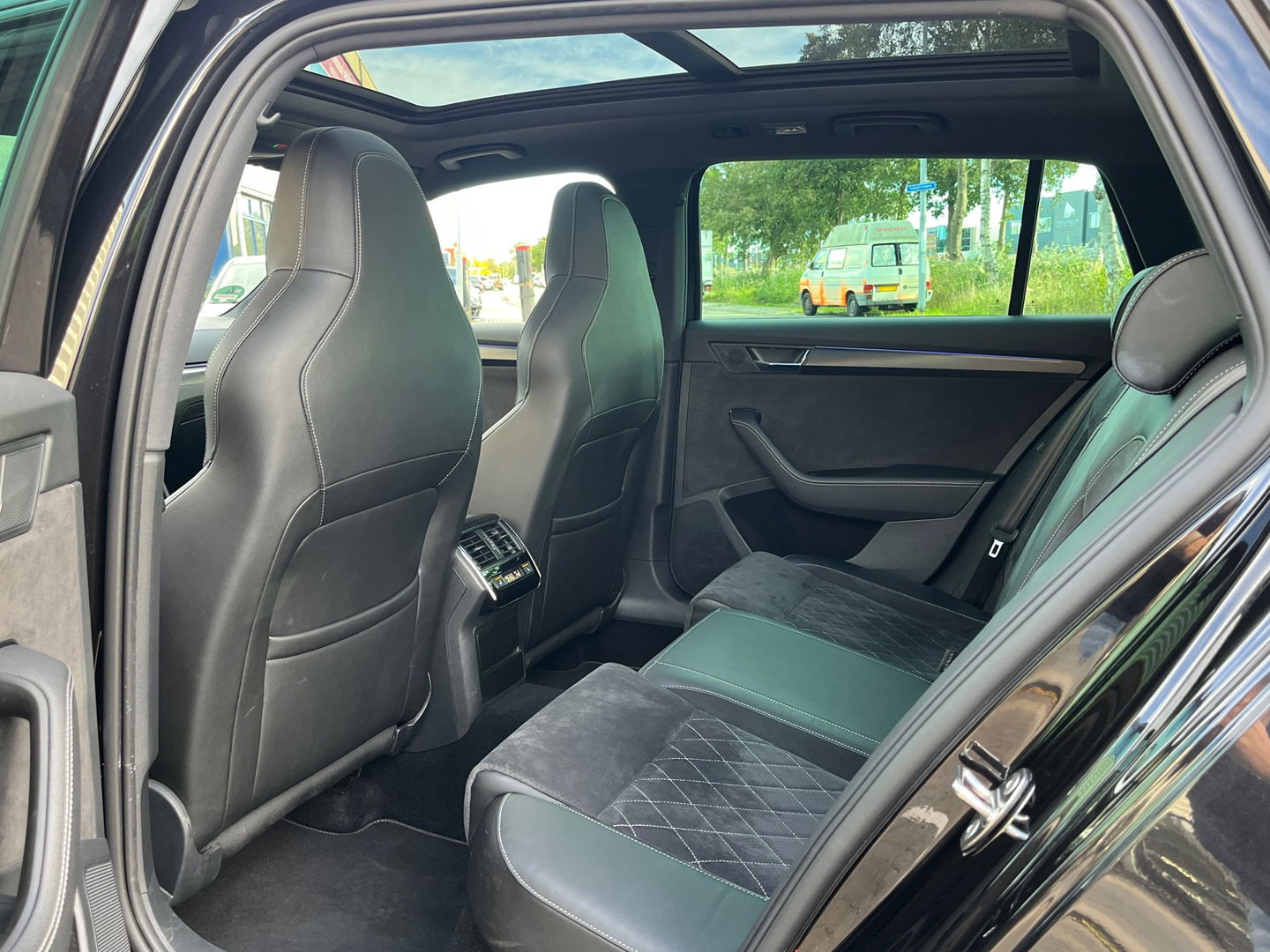 Škoda Superb Combi 1.5 TSI ACT Sportline 218PK|Pano|Memory|ACC|Carplay|Pdc|DCC|Ambient Light|DAB