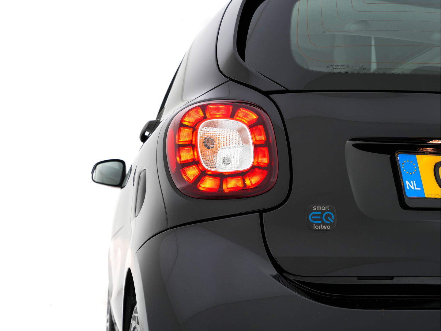 Smart Fortwo EQ Business Solution 18 kWh [ 3-Fase ] ( SOH-93%) Aut. *PANO | LUXURY-LEATHER | NAVI-FULLMAP | CAMERA | HEATED-COMFORTSEATS | AIRCO | CRUISE | AMBIENT-LIGHT | 15''ALU*