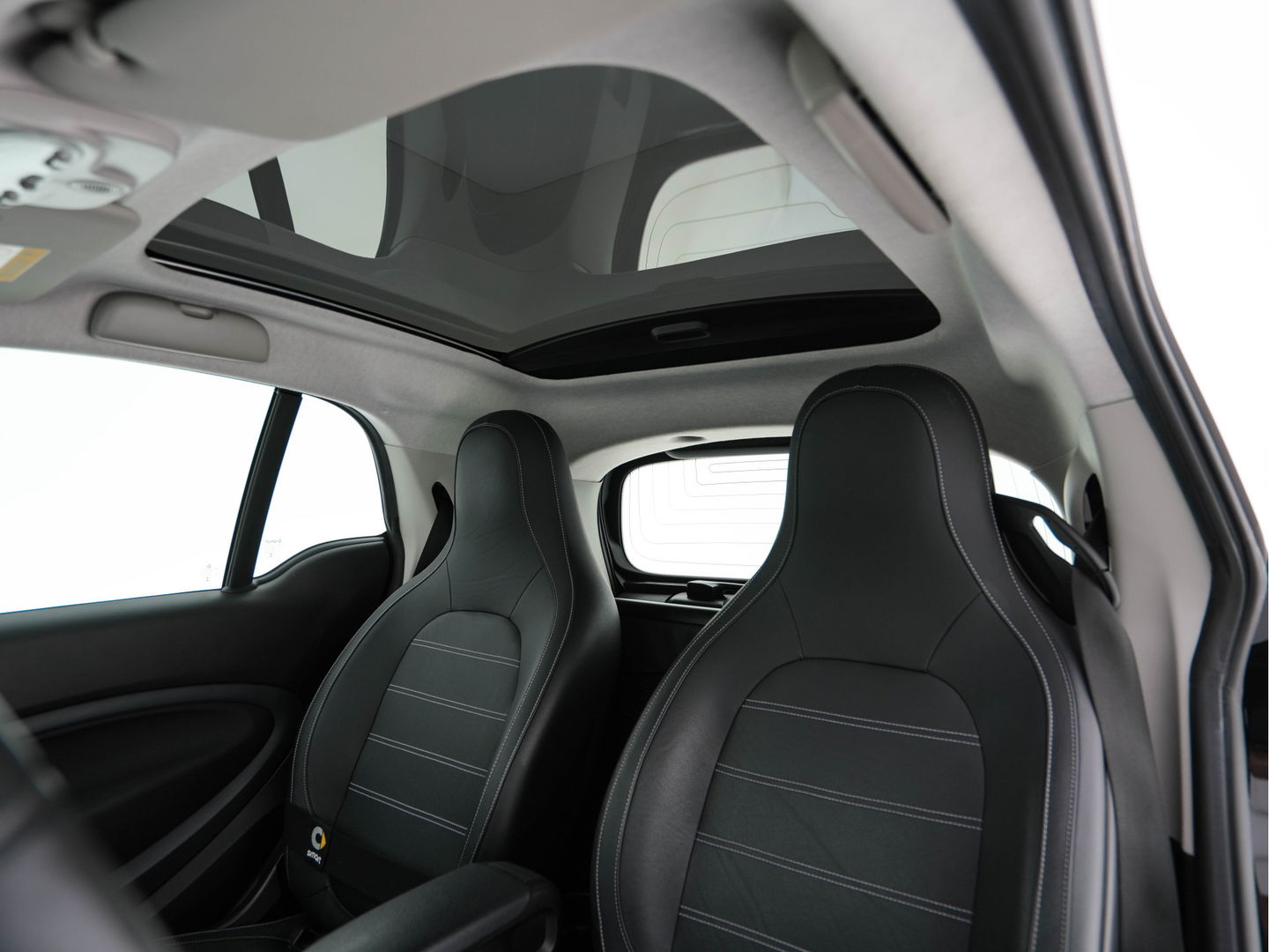 Smart Fortwo EQ Business Solution 18 kWh [ 3-Fase ] ( SOH-93%) Aut. *PANO | LUXURY-LEATHER | NAVI-FULLMAP | CAMERA | HEATED-COMFORTSEATS | AIRCO | CRUISE | AMBIENT-LIGHT | 15''ALU*