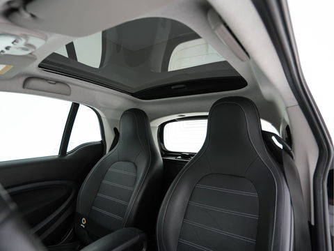 Smart Fortwo EQ Business Solution 18 kWh [ 3-Fase ] ( SOH-93%) Aut. *PANO | LUXURY-LEATHER | NAVI-FULLMAP | CAMERA | HEATED-COMFORTSEATS | AIRCO | CRUISE | AMBIENT-LIGHT | 15''ALU*