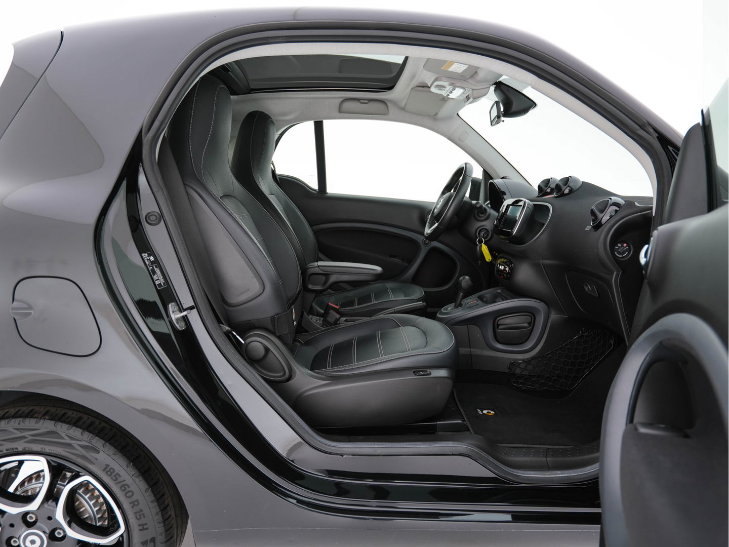 Smart Fortwo EQ Business Solution 18 kWh [ 3-Fase ] ( SOH-93%) Aut. *PANO | LUXURY-LEATHER | NAVI-FULLMAP | CAMERA | HEATED-COMFORTSEATS | AIRCO | CRUISE | AMBIENT-LIGHT | 15''ALU*