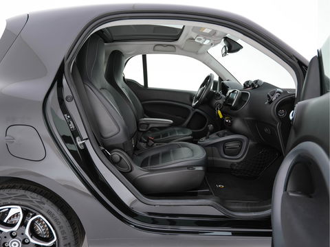 Smart Fortwo EQ Business Solution 18 kWh [ 3-Fase ] ( SOH-93%) Aut. *PANO | LUXURY-LEATHER | NAVI-FULLMAP | CAMERA | HEATED-COMFORTSEATS | AIRCO | CRUISE | AMBIENT-LIGHT | 15''ALU*