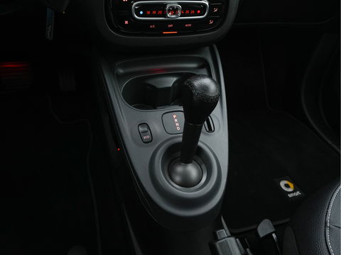 Smart Fortwo EQ Business Solution 18 kWh [ 3-Fase ] ( SOH-93%) Aut. *PANO | LUXURY-LEATHER | NAVI-FULLMAP | CAMERA | HEATED-COMFORTSEATS | AIRCO | CRUISE | AMBIENT-LIGHT | 15''ALU*