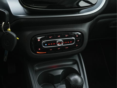 Smart Fortwo EQ Business Solution 18 kWh [ 3-Fase ] ( SOH-93%) Aut. *PANO | LUXURY-LEATHER | NAVI-FULLMAP | CAMERA | HEATED-COMFORTSEATS | AIRCO | CRUISE | AMBIENT-LIGHT | 15''ALU*
