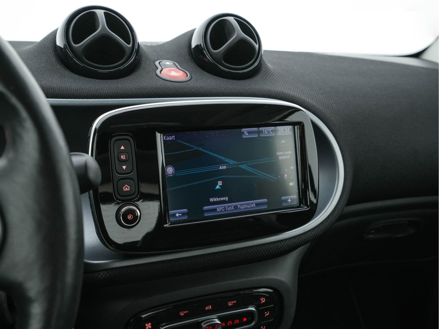 Smart Fortwo EQ Business Solution 18 kWh [ 3-Fase ] ( SOH-93%) Aut. *PANO | LUXURY-LEATHER | NAVI-FULLMAP | CAMERA | HEATED-COMFORTSEATS | AIRCO | CRUISE | AMBIENT-LIGHT | 15''ALU*