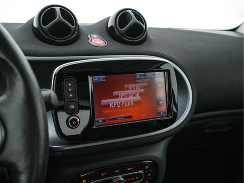 Smart Fortwo EQ Business Solution 18 kWh [ 3-Fase ] ( SOH-93%) Aut. *PANO | LUXURY-LEATHER | NAVI-FULLMAP | CAMERA | HEATED-COMFORTSEATS | AIRCO | CRUISE | AMBIENT-LIGHT | 15''ALU*