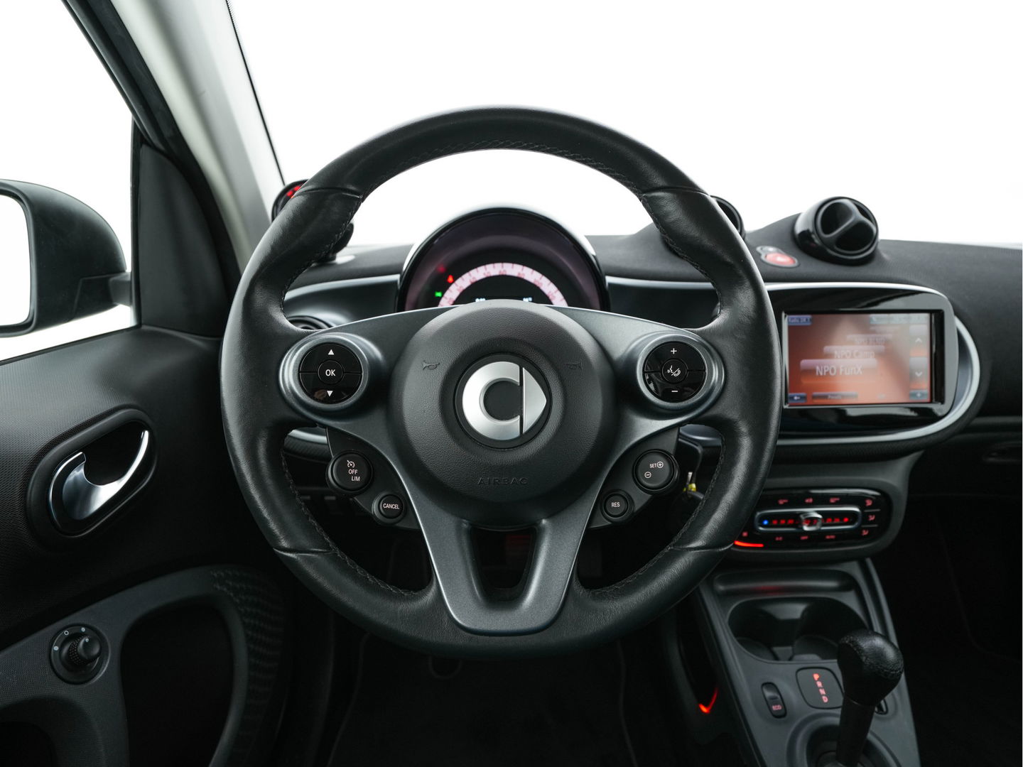 Smart Fortwo EQ Business Solution 18 kWh [ 3-Fase ] ( SOH-93%) Aut. *PANO | LUXURY-LEATHER | NAVI-FULLMAP | CAMERA | HEATED-COMFORTSEATS | AIRCO | CRUISE | AMBIENT-LIGHT | 15''ALU*