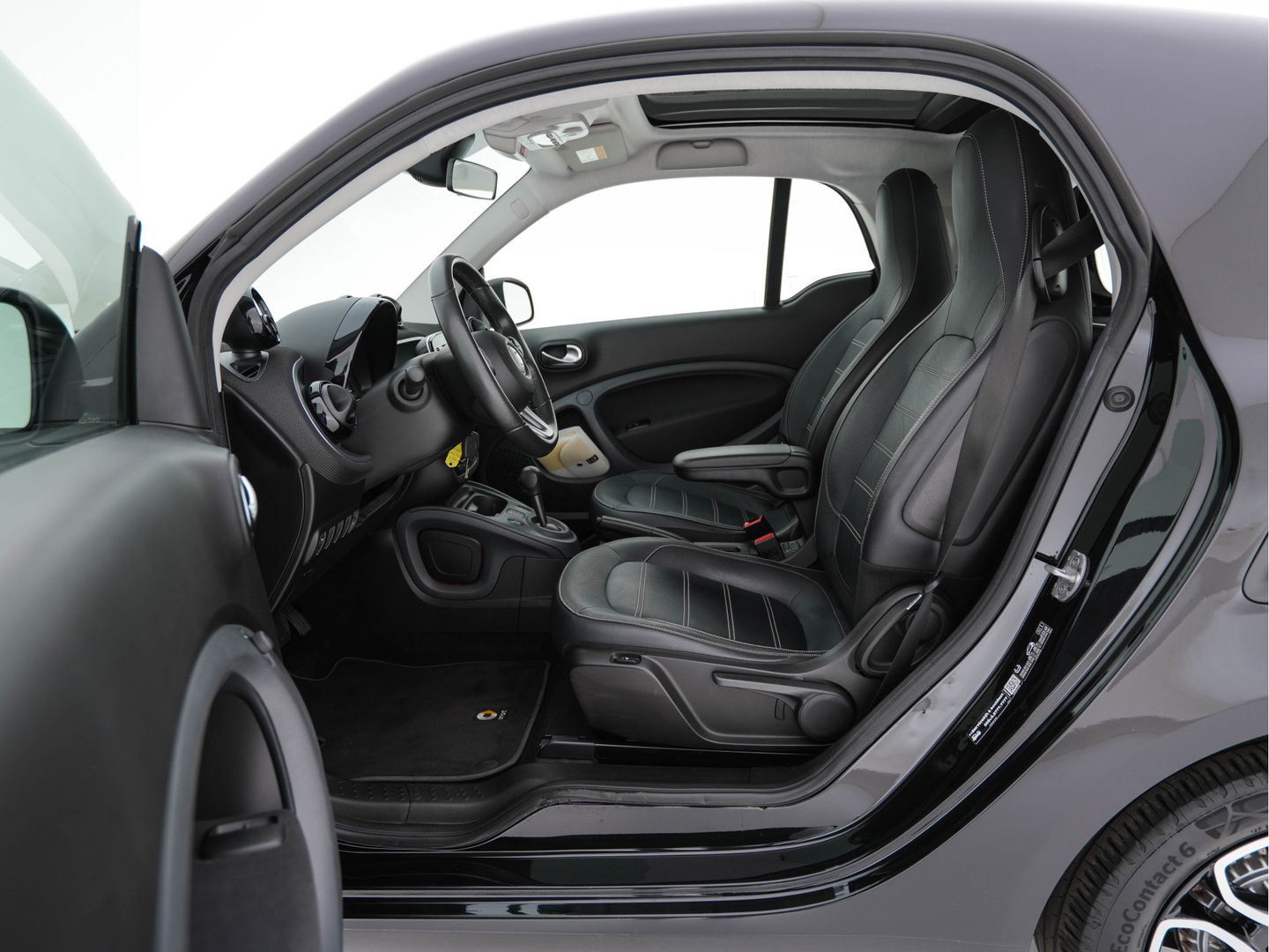 Smart Fortwo EQ Business Solution 18 kWh [ 3-Fase ] ( SOH-93%) Aut. *PANO | LUXURY-LEATHER | NAVI-FULLMAP | CAMERA | HEATED-COMFORTSEATS | AIRCO | CRUISE | AMBIENT-LIGHT | 15''ALU*