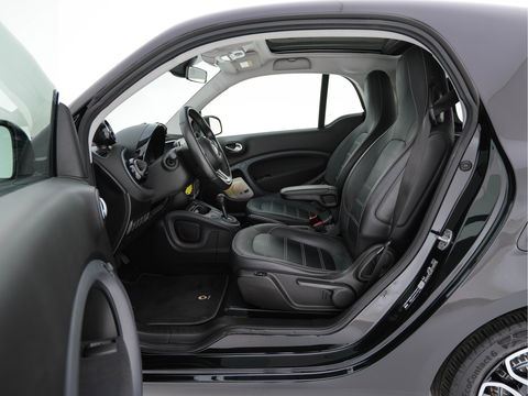 Smart Fortwo EQ Business Solution 18 kWh [ 3-Fase ] ( SOH-93%) Aut. *PANO | LUXURY-LEATHER | NAVI-FULLMAP | CAMERA | HEATED-COMFORTSEATS | AIRCO | CRUISE | AMBIENT-LIGHT | 15''ALU*