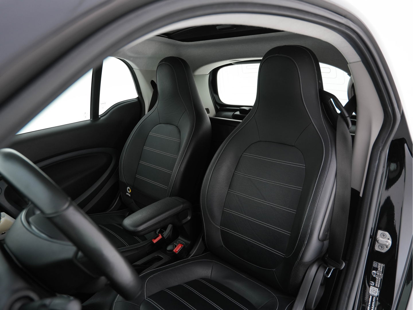 Smart Fortwo EQ Business Solution 18 kWh [ 3-Fase ] ( SOH-93%) Aut. *PANO | LUXURY-LEATHER | NAVI-FULLMAP | CAMERA | HEATED-COMFORTSEATS | AIRCO | CRUISE | AMBIENT-LIGHT | 15''ALU*