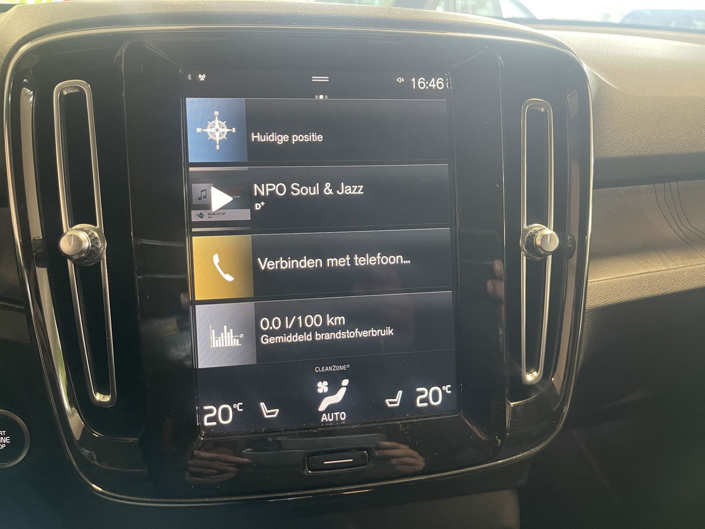Volvo XC40 1.5 T5 Recharge plus Dark 261 pk apple/android van eerste eigenaar