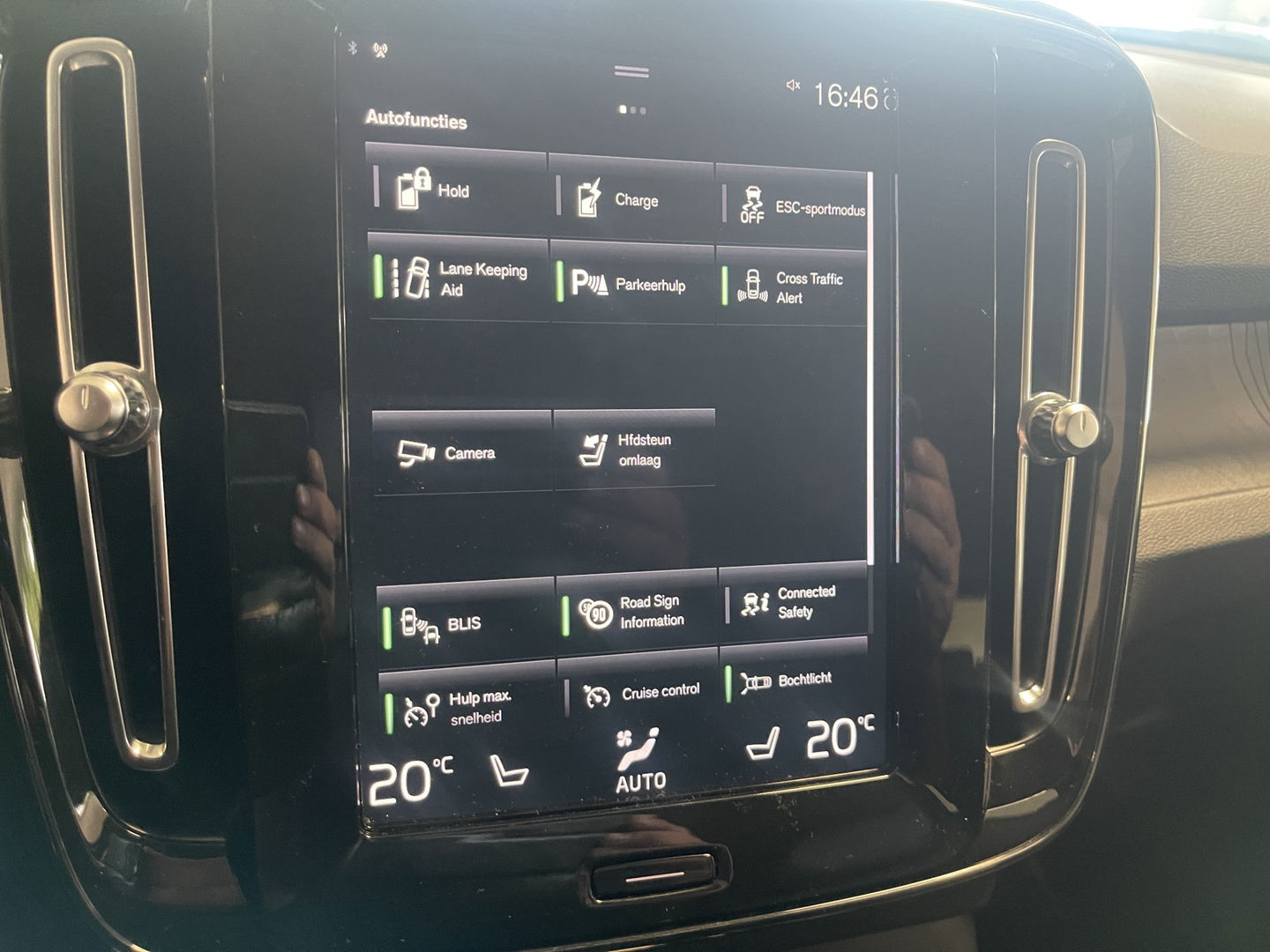 Volvo XC40 1.5 T5 Recharge plus Dark 261 pk apple/android van eerste eigenaar