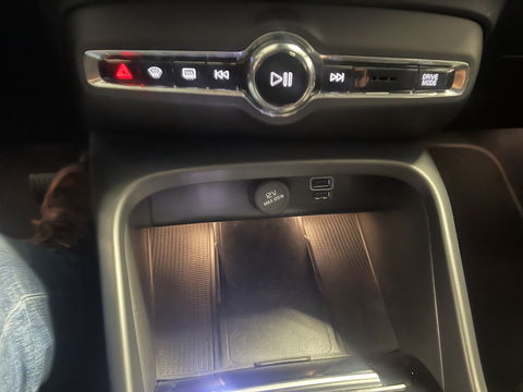 Volvo XC40 1.5 T5 Recharge plus Dark 261 pk apple/android van eerste eigenaar