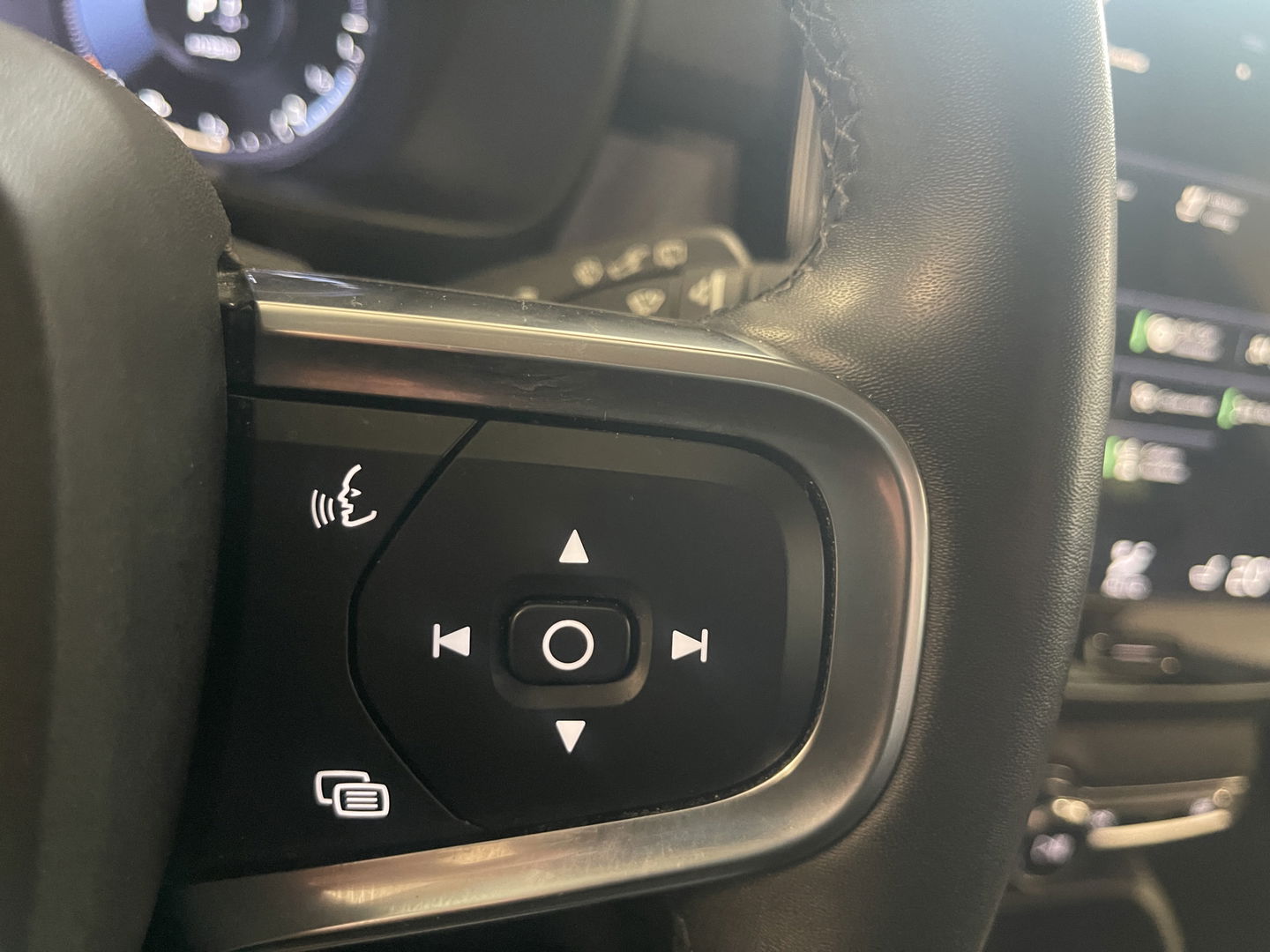 Volvo XC40 1.5 T5 Recharge plus Dark 261 pk apple/android van eerste eigenaar