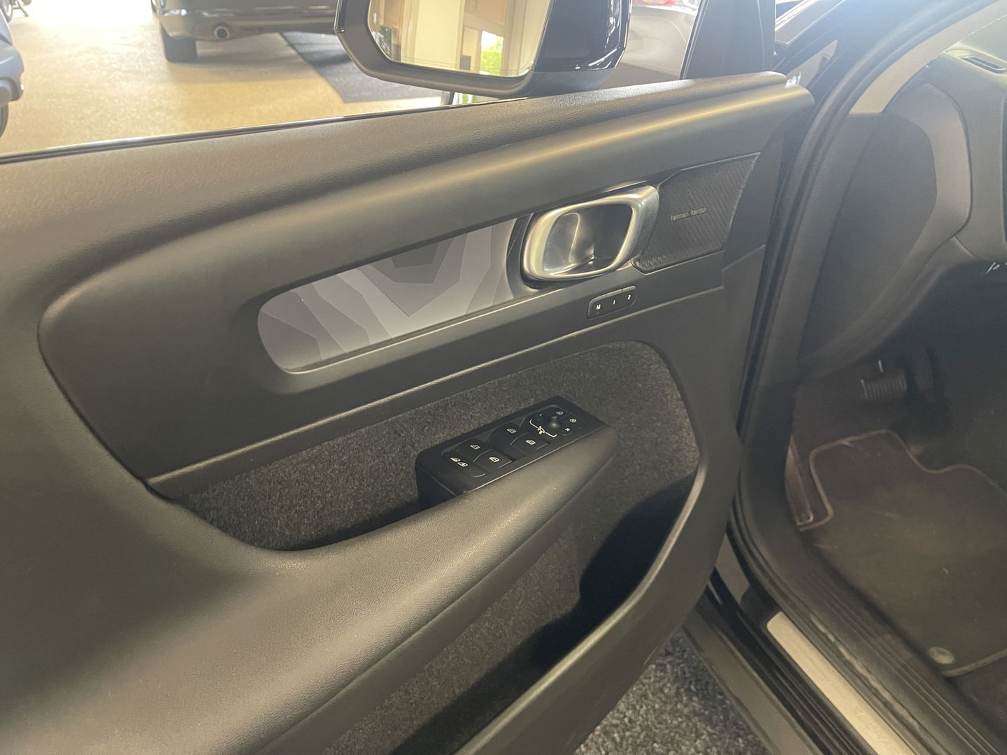 Volvo XC40 1.5 T5 Recharge plus Dark 261 pk apple/android van eerste eigenaar