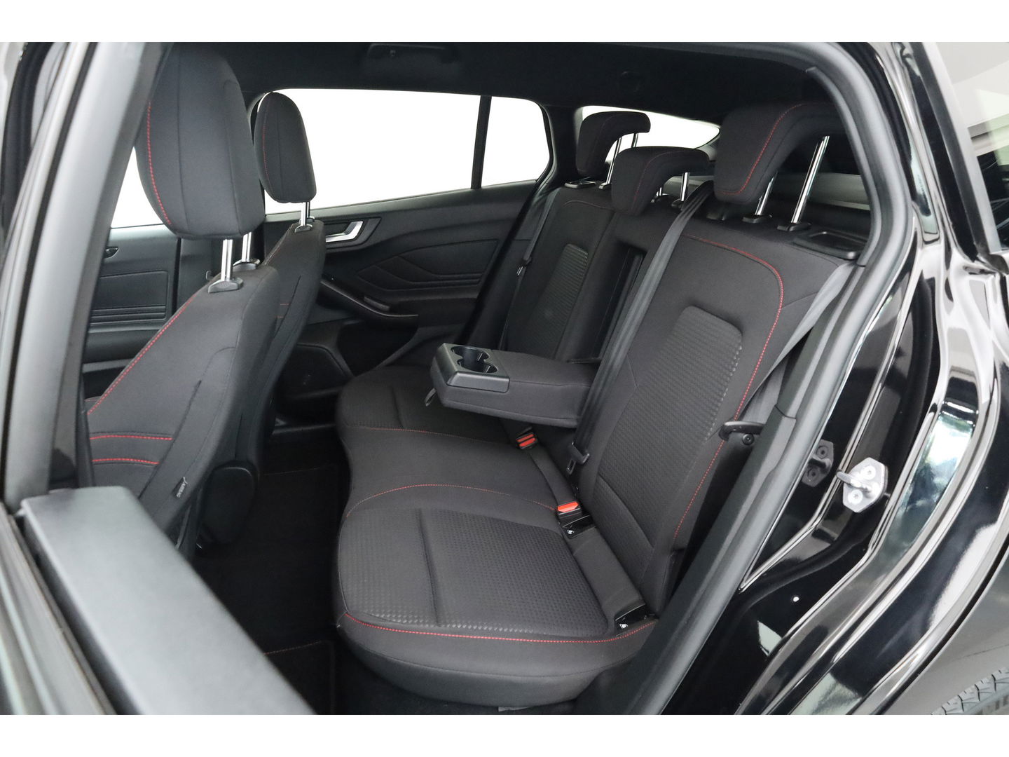 Ford FOCUS Wagon 1.0 155 PK Hybrid ST Line X Business | Navi | CarPlay | Camera | Stoel-stuurverw. | Keyless | 18"