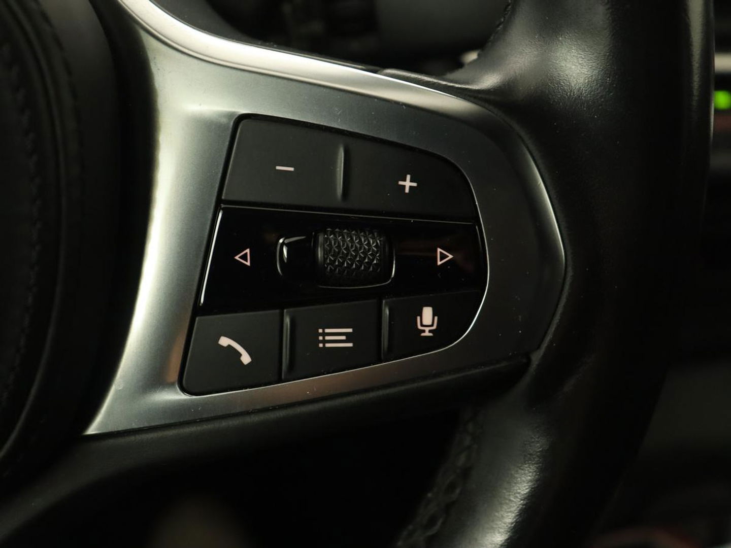BMW 2 Serie 218i M Sport | Panoramadak | Sportstoelen | Leder | Camera | Carplay | Live Cockpit | Stoelverwarming | Getint glas | Navigatie | Climate control | Full LED