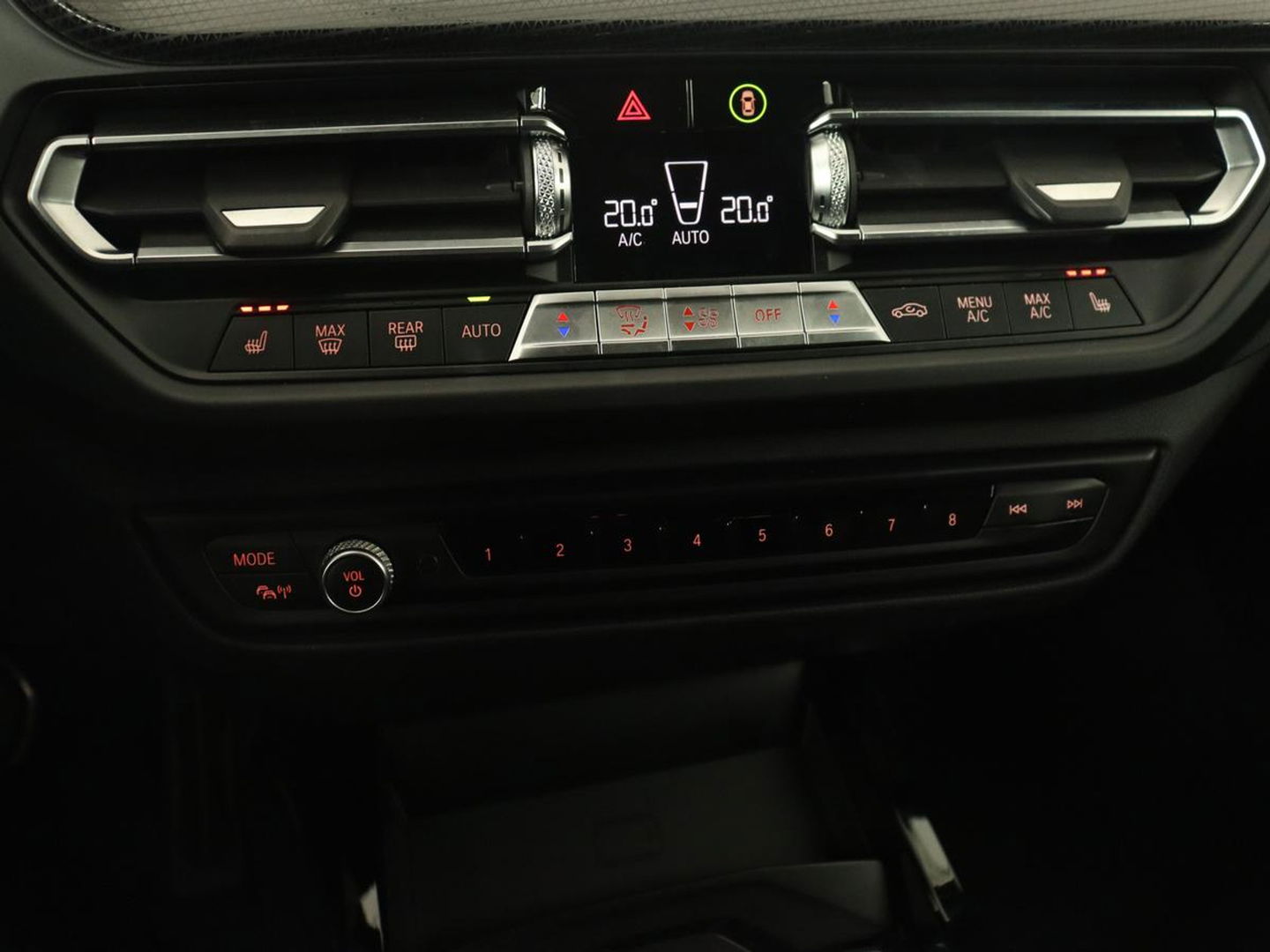 BMW 2 Serie 218i M Sport | Panoramadak | Sportstoelen | Leder | Camera | Carplay | Live Cockpit | Stoelverwarming | Getint glas | Navigatie | Climate control | Full LED