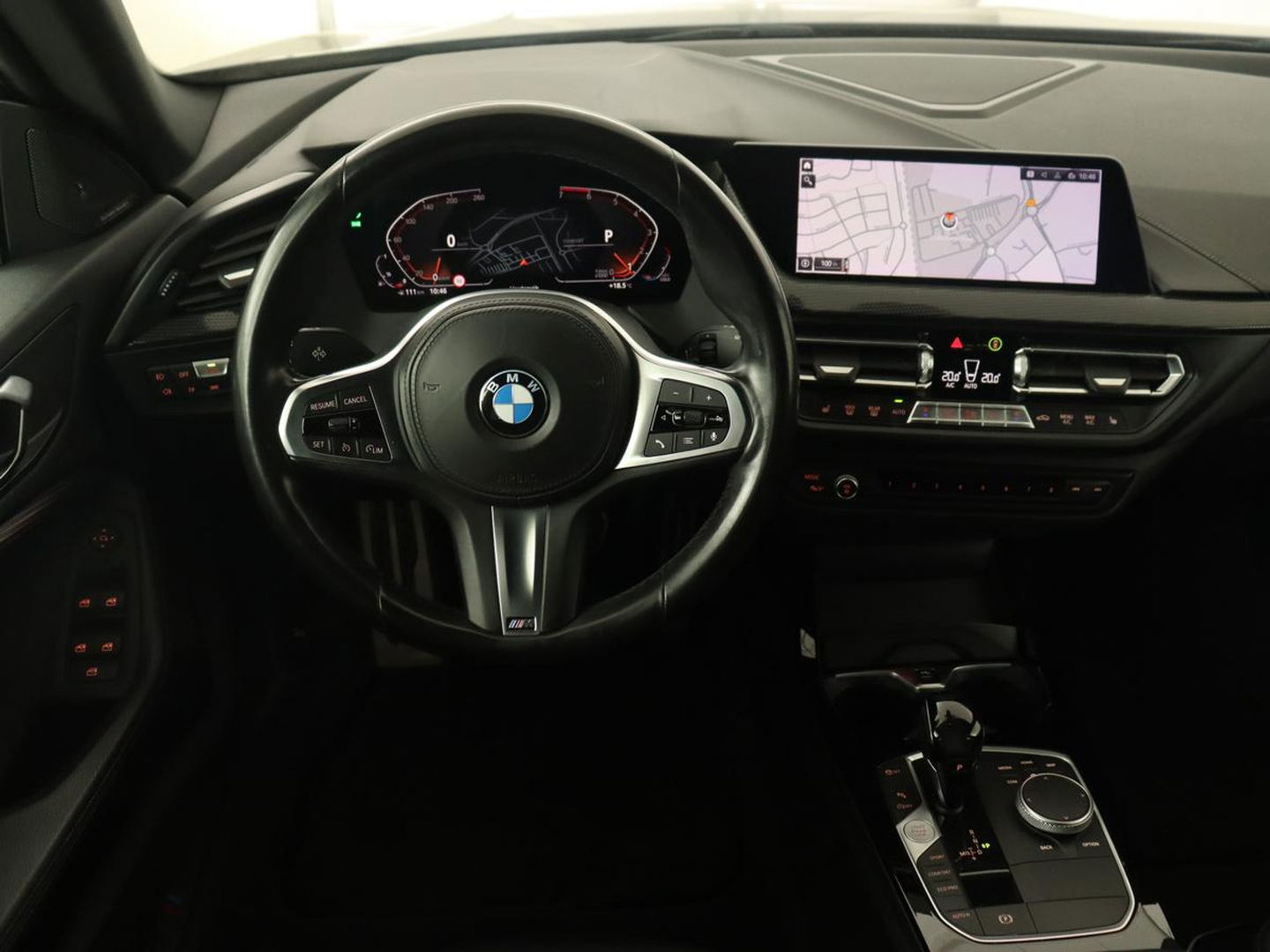 BMW 2 Serie 218i M Sport | Panoramadak | Sportstoelen | Leder | Camera | Carplay | Live Cockpit | Stoelverwarming | Getint glas | Navigatie | Climate control | Full LED