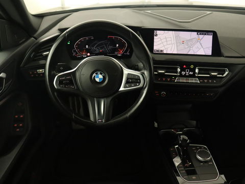BMW 2 Serie 218i M Sport | Panoramadak | Sportstoelen | Leder | Camera | Carplay | Live Cockpit | Stoelverwarming | Getint glas | Navigatie | Climate control | Full LED