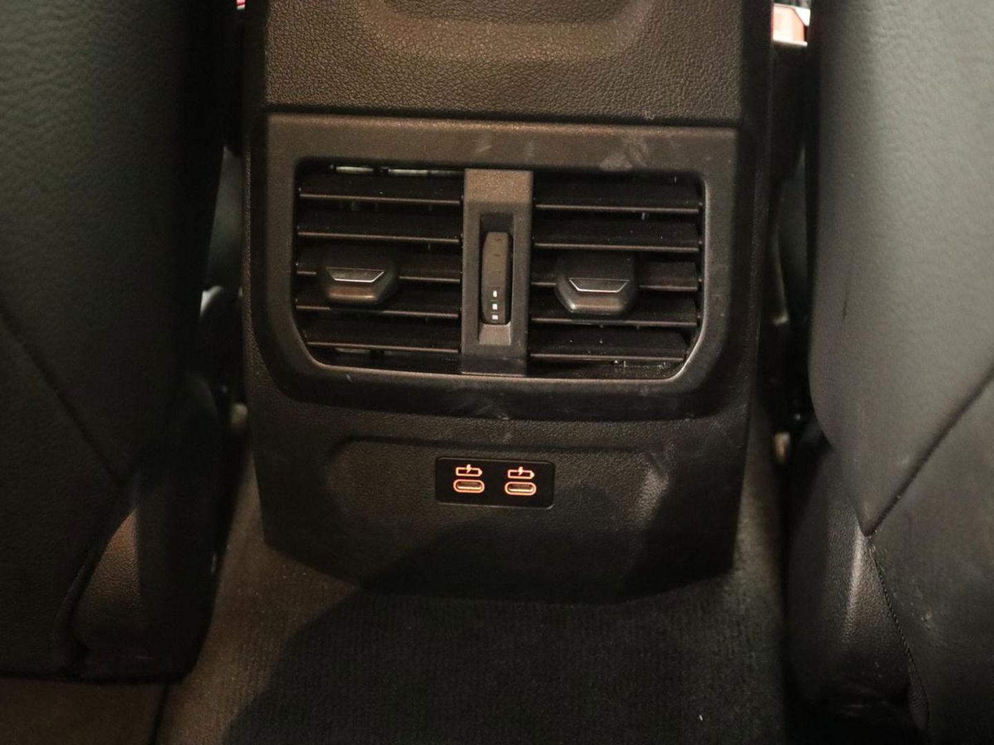 BMW 2 Serie 218i M Sport | Panoramadak | Sportstoelen | Leder | Camera | Carplay | Live Cockpit | Stoelverwarming | Getint glas | Navigatie | Climate control | Full LED