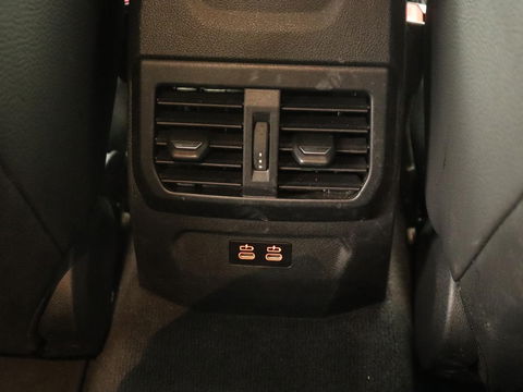 BMW 2 Serie 218i M Sport | Panoramadak | Sportstoelen | Leder | Camera | Carplay | Live Cockpit | Stoelverwarming | Getint glas | Navigatie | Climate control | Full LED