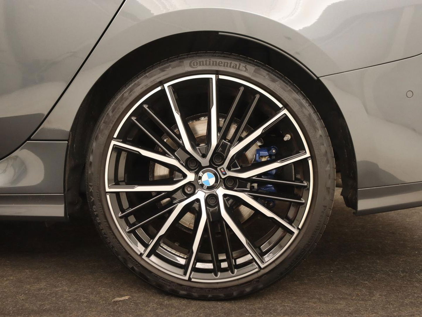 BMW 2 Serie 218i M Sport | Panoramadak | Sportstoelen | Leder | Camera | Carplay | Live Cockpit | Stoelverwarming | Getint glas | Navigatie | Climate control | Full LED