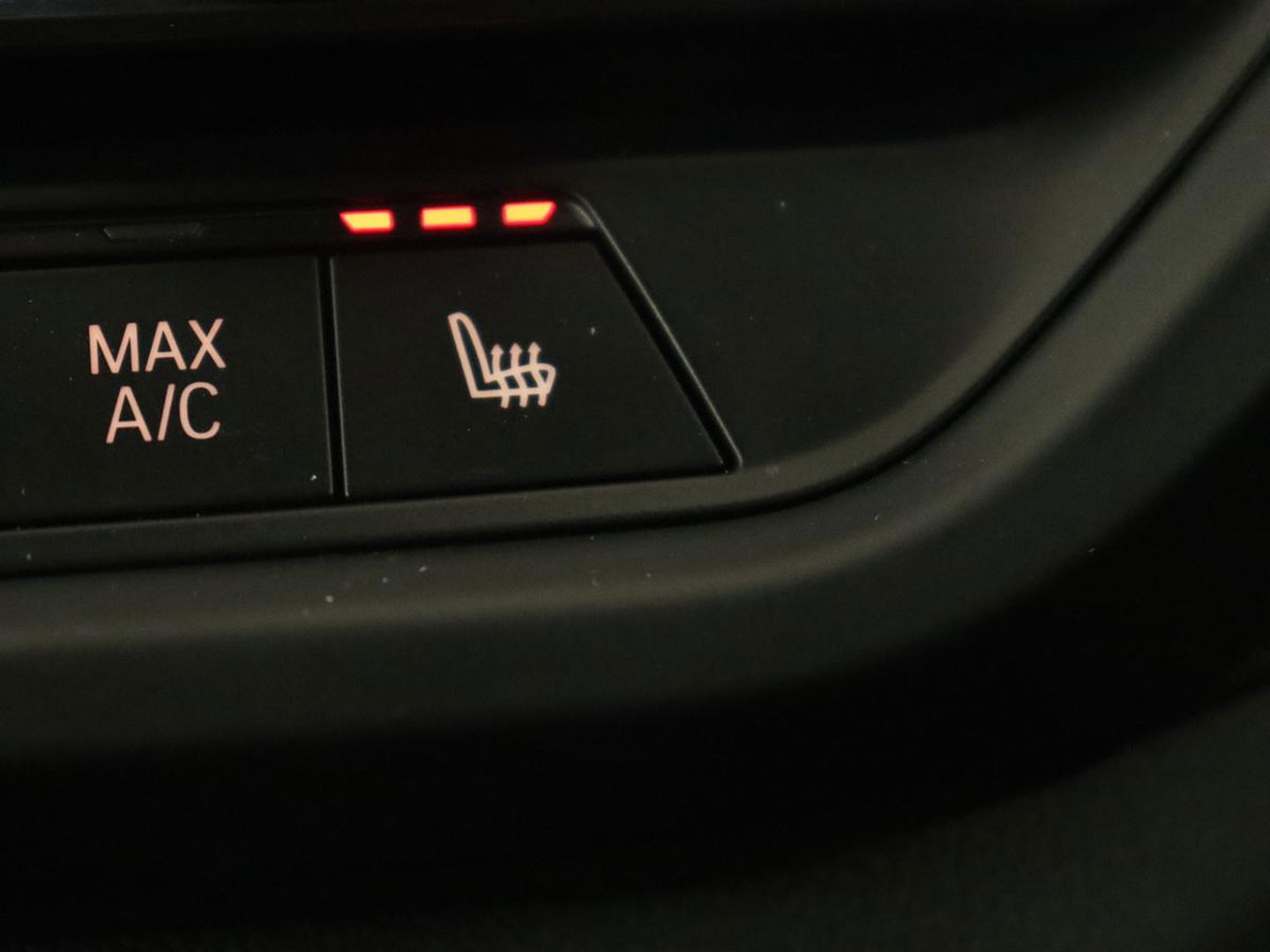 BMW 2 Serie 218i M Sport | Panoramadak | Sportstoelen | Leder | Camera | Carplay | Live Cockpit | Stoelverwarming | Getint glas | Navigatie | Climate control | Full LED