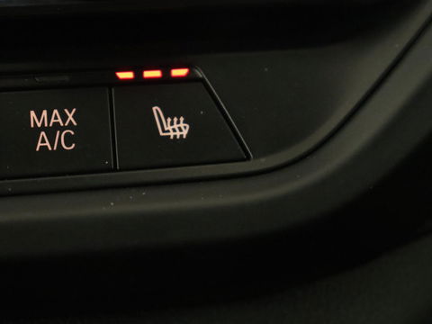 BMW 2 Serie 218i M Sport | Panoramadak | Sportstoelen | Leder | Camera | Carplay | Live Cockpit | Stoelverwarming | Getint glas | Navigatie | Climate control | Full LED