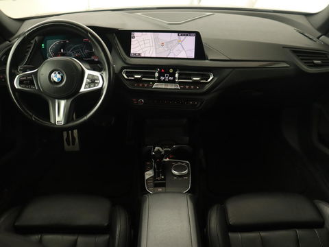 BMW 2 Serie 218i M Sport | Panoramadak | Sportstoelen | Leder | Camera | Carplay | Live Cockpit | Stoelverwarming | Getint glas | Navigatie | Climate control | Full LED
