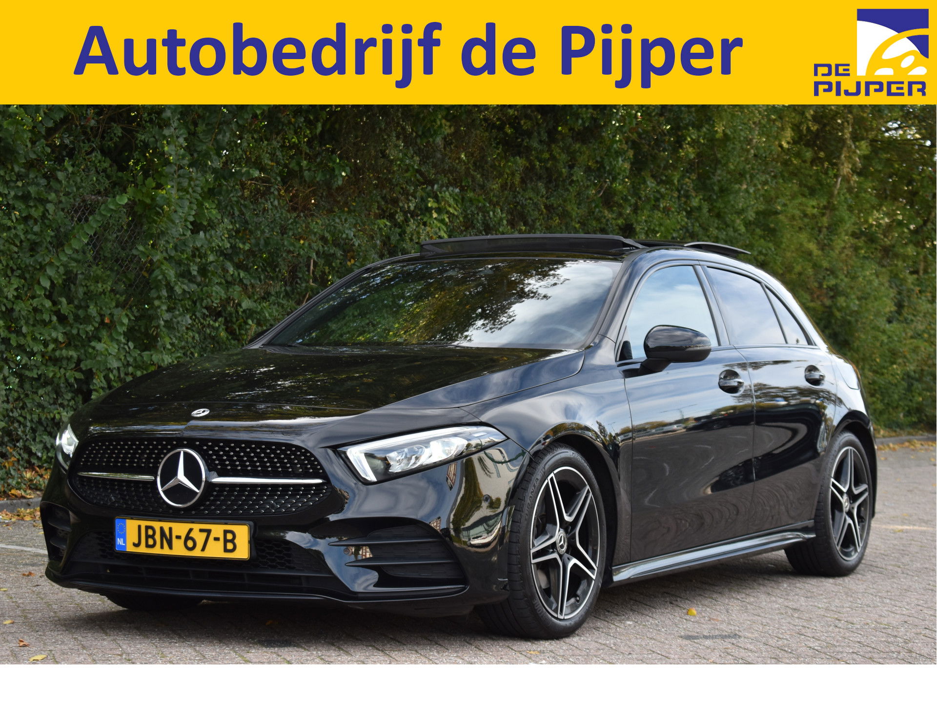 Mercedes-Benz A-Klasse 200 Business Solution AMG Night 163pk | Pano.dak | Camera | Sfeerverlichting | Virtual cockpit | Carplay | Stoelverwarming | Dodehoekdetectie