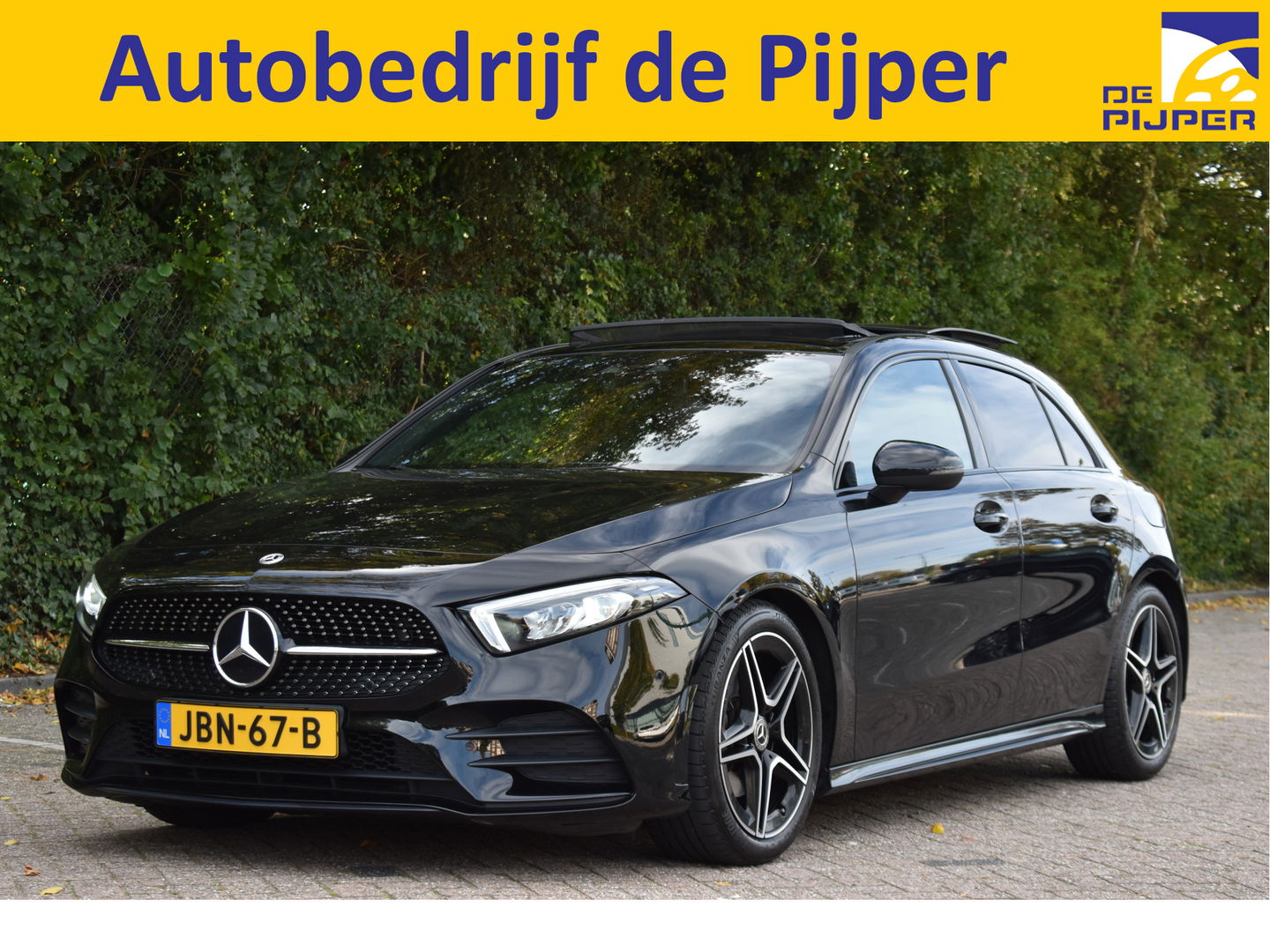 Mercedes-Benz A-Klasse 200 Business Solution AMG Night 163pk | Pano.dak | Camera | Sfeerverlichting | Virtual cockpit | Carplay | Stoelverwarming | Dodehoekdetectie