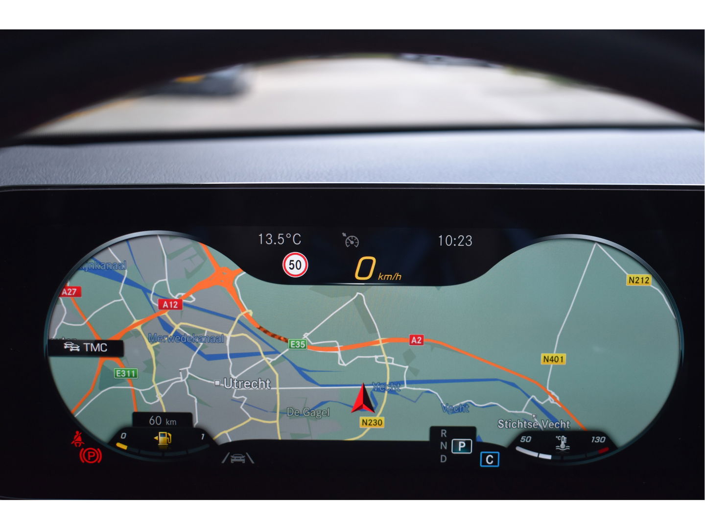 Mercedes-Benz A-Klasse 200 Business Solution AMG Night 163pk | Pano.dak | Camera | Sfeerverlichting | Virtual cockpit | Carplay | Stoelverwarming | Dodehoekdetectie