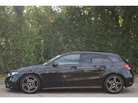Mercedes-Benz A-Klasse 200 Business Solution AMG Night 163pk | Pano.dak | Camera | Sfeerverlichting | Virtual cockpit | Carplay | Stoelverwarming | Dodehoekdetectie
