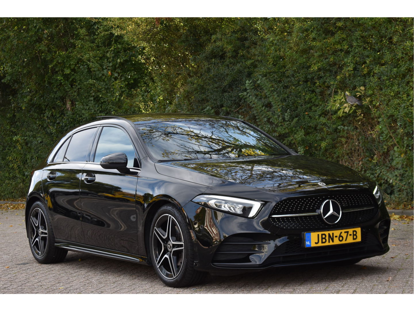 Mercedes-Benz A-Klasse 200 Business Solution AMG Night 163pk | Pano.dak | Camera | Sfeerverlichting | Virtual cockpit | Carplay | Stoelverwarming | Dodehoekdetectie