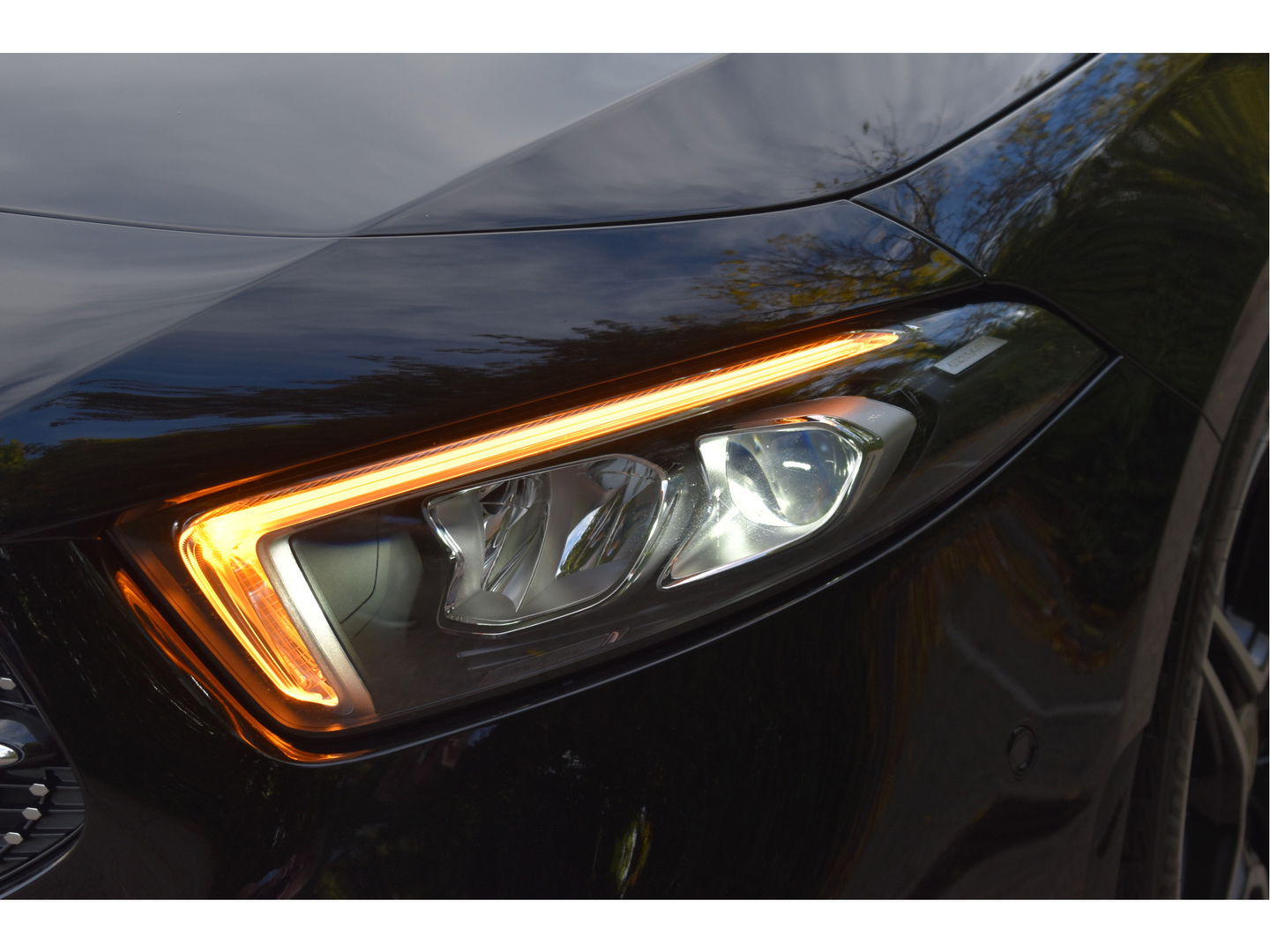 Mercedes-Benz A-Klasse 200 Business Solution AMG Night 163pk | Pano.dak | Camera | Sfeerverlichting | Virtual cockpit | Carplay | Stoelverwarming | Dodehoekdetectie