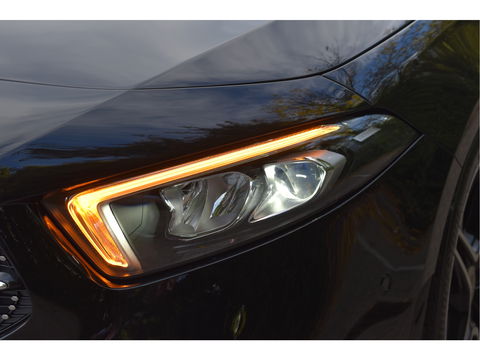 Mercedes-Benz A-Klasse 200 Business Solution AMG Night 163pk | Pano.dak | Camera | Sfeerverlichting | Virtual cockpit | Carplay | Stoelverwarming | Dodehoekdetectie