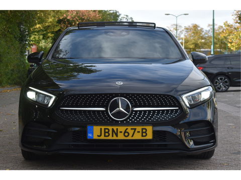 Mercedes-Benz A-Klasse 200 Business Solution AMG Night 163pk | Pano.dak | Camera | Sfeerverlichting | Virtual cockpit | Carplay | Stoelverwarming | Dodehoekdetectie