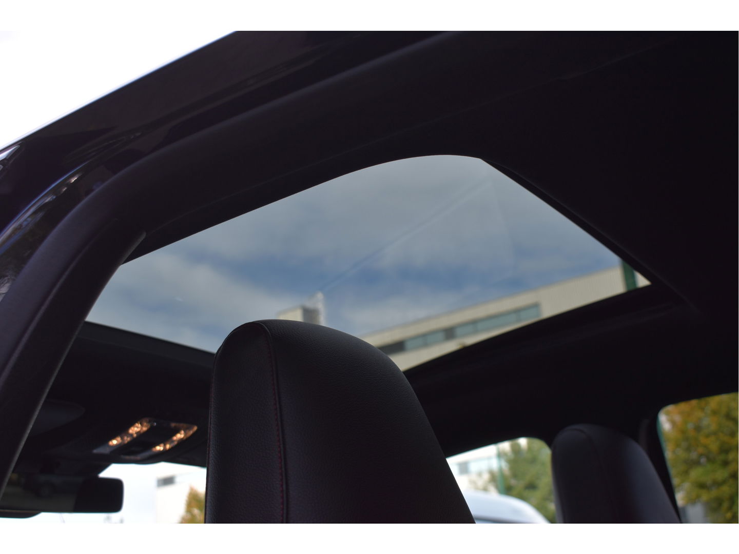 Mercedes-Benz A-Klasse 200 Business Solution AMG Night 163pk | Pano.dak | Camera | Sfeerverlichting | Virtual cockpit | Carplay | Stoelverwarming | Dodehoekdetectie