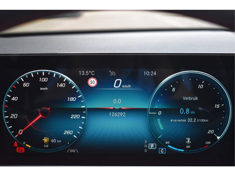 Mercedes-Benz A-Klasse 200 Business Solution AMG Night 163pk | Pano.dak | Camera | Sfeerverlichting | Virtual cockpit | Carplay | Stoelverwarming | Dodehoekdetectie