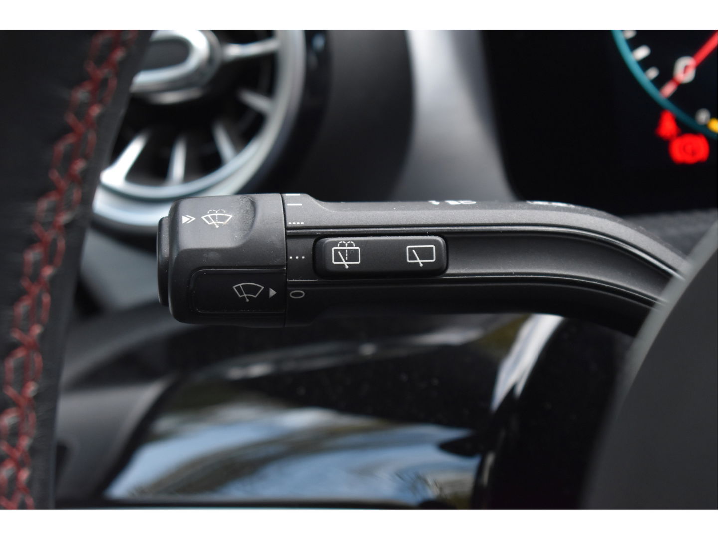 Mercedes-Benz A-Klasse 200 Business Solution AMG Night 163pk | Pano.dak | Camera | Sfeerverlichting | Virtual cockpit | Carplay | Stoelverwarming | Dodehoekdetectie