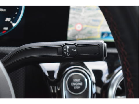Mercedes-Benz A-Klasse 200 Business Solution AMG Night 163pk | Pano.dak | Camera | Sfeerverlichting | Virtual cockpit | Carplay | Stoelverwarming | Dodehoekdetectie