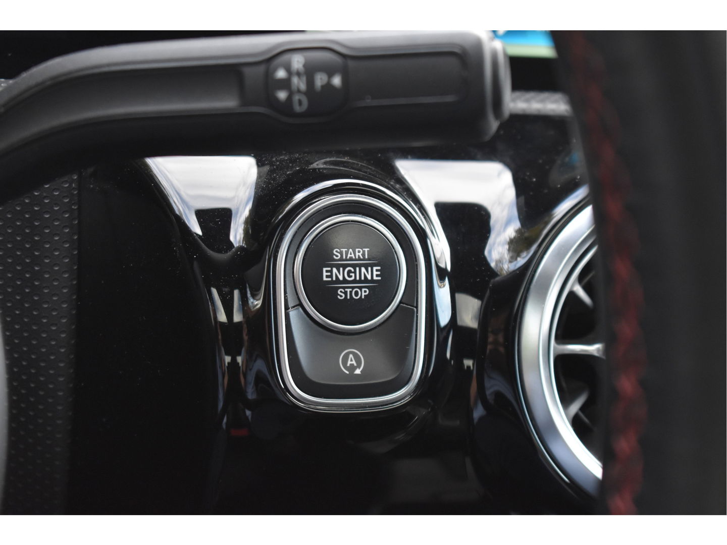 Mercedes-Benz A-Klasse 200 Business Solution AMG Night 163pk | Pano.dak | Camera | Sfeerverlichting | Virtual cockpit | Carplay | Stoelverwarming | Dodehoekdetectie