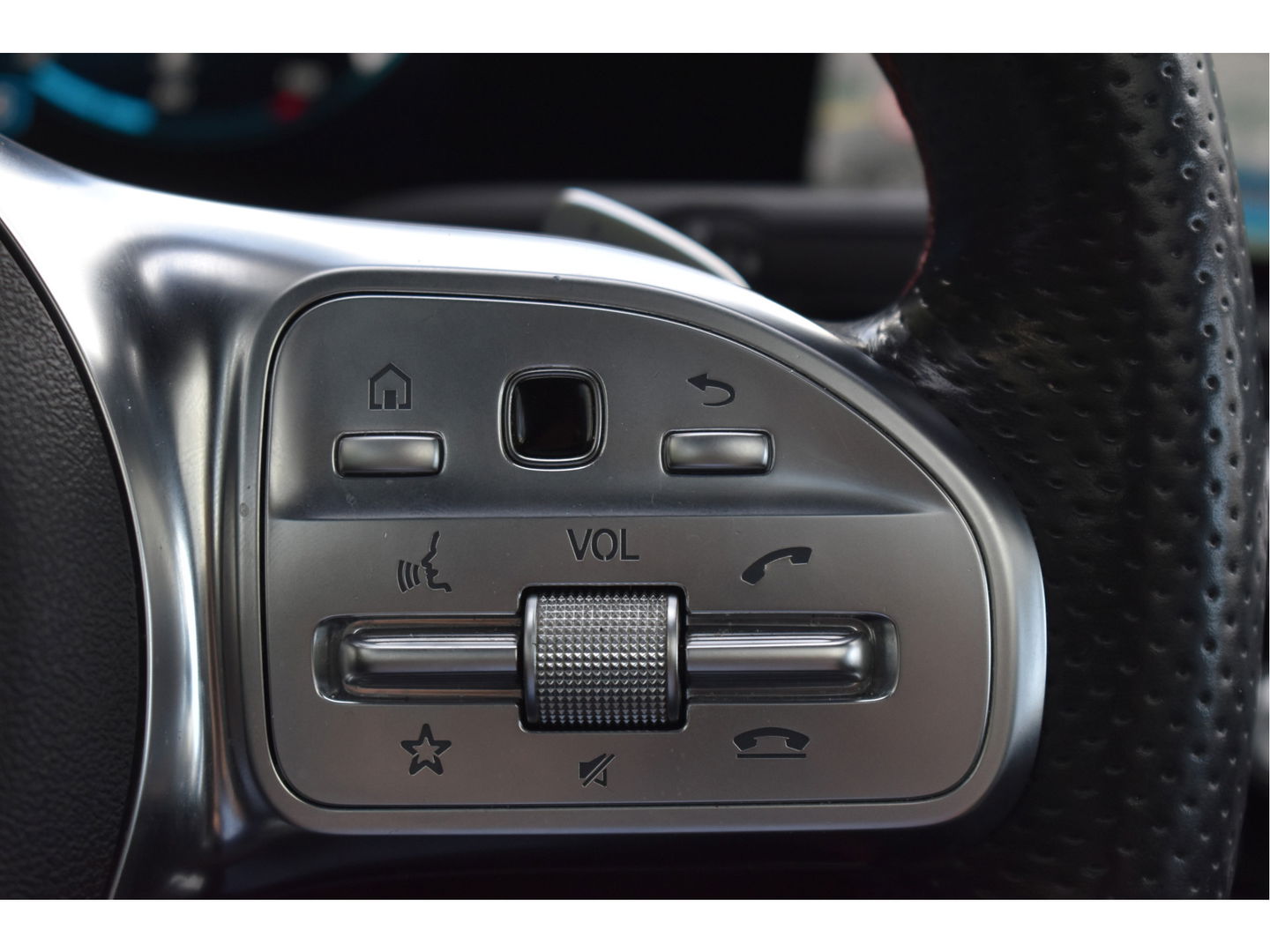Mercedes-Benz A-Klasse 200 Business Solution AMG Night 163pk | Pano.dak | Camera | Sfeerverlichting | Virtual cockpit | Carplay | Stoelverwarming | Dodehoekdetectie