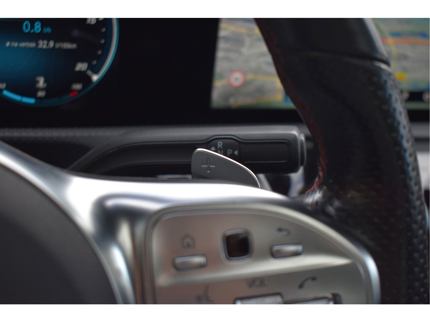 Mercedes-Benz A-Klasse 200 Business Solution AMG Night 163pk | Pano.dak | Camera | Sfeerverlichting | Virtual cockpit | Carplay | Stoelverwarming | Dodehoekdetectie