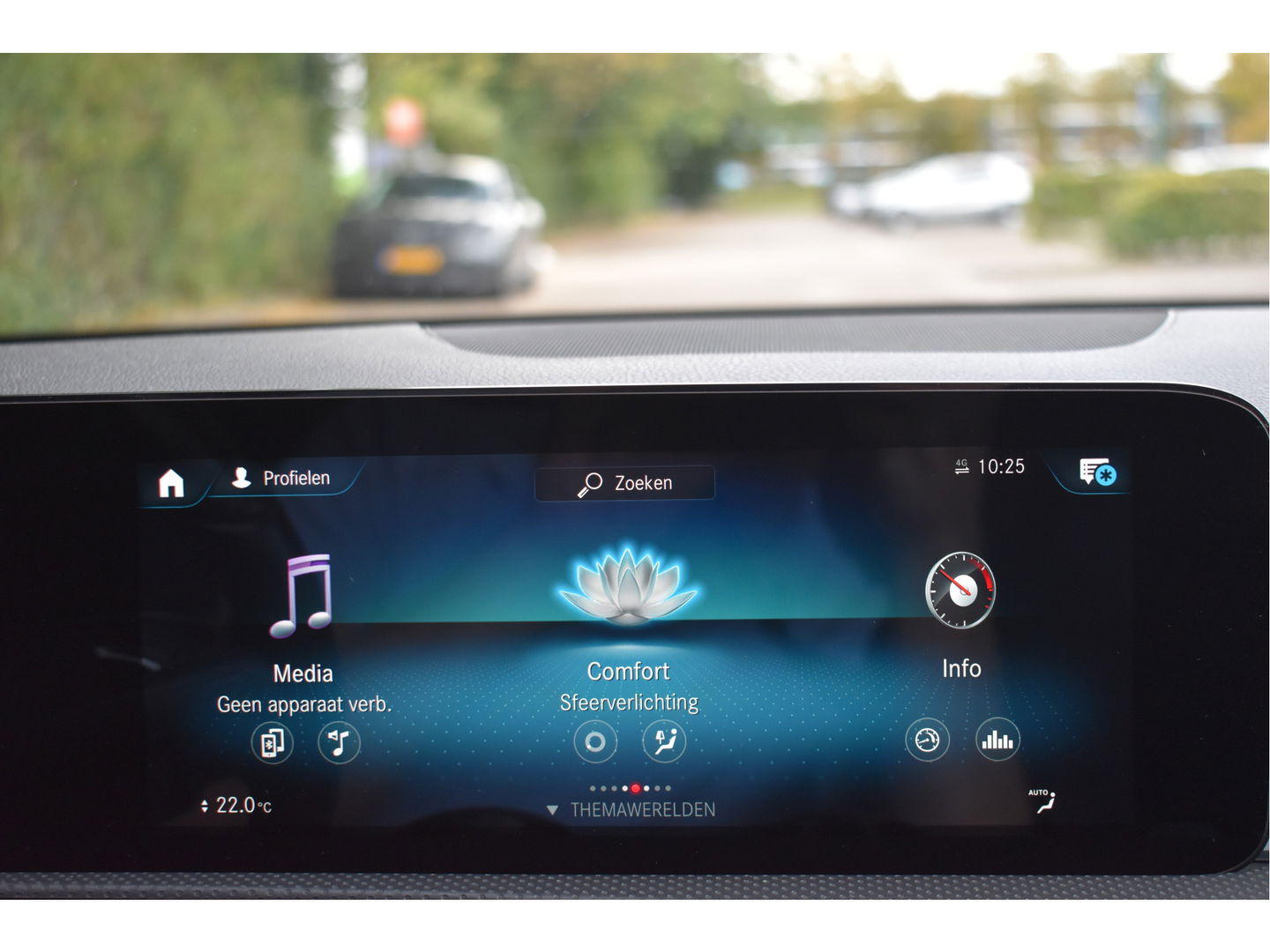 Mercedes-Benz A-Klasse 200 Business Solution AMG Night 163pk | Pano.dak | Camera | Sfeerverlichting | Virtual cockpit | Carplay | Stoelverwarming | Dodehoekdetectie