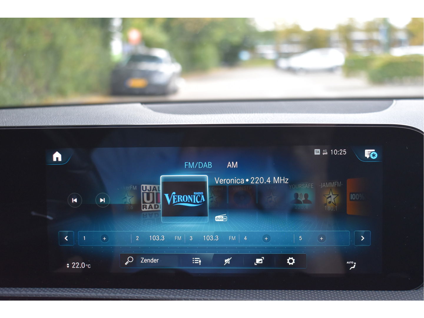 Mercedes-Benz A-Klasse 200 Business Solution AMG Night 163pk | Pano.dak | Camera | Sfeerverlichting | Virtual cockpit | Carplay | Stoelverwarming | Dodehoekdetectie